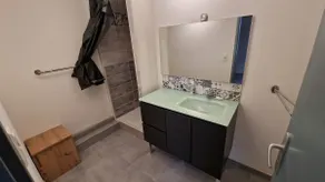 Quiet, renovated, air-conditioned 3-room apartment, close to the center - Image 5