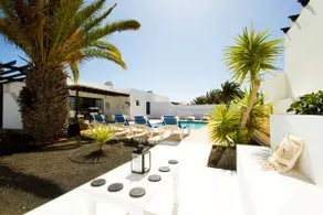Modern villa with private Jacuzzi on perfect location in Playa Blanca  - Image 2
