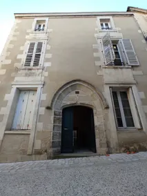 Heart of Poitiers, bright 3-room apartment - Image 3