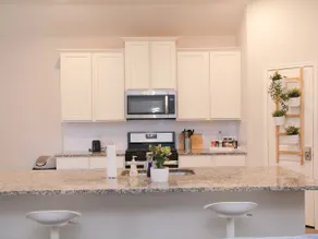 Serene, Spacious, Comfy - Image 4