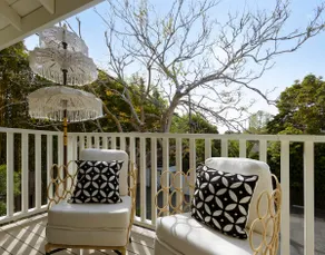 Tropical 1BR Hideaway and Balcony - Image 5