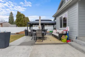 Comfortable Family Stay with Patio & Fire Pit - Image 3