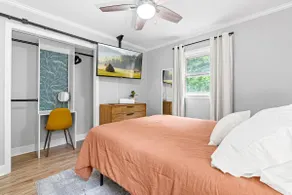 The Little Acorn: 10 Min to Downtown, Cozy Charm - Image 3