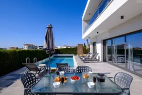 Soleil Luxury Villa by Nomads - Walk to Coral Bay - Image 5