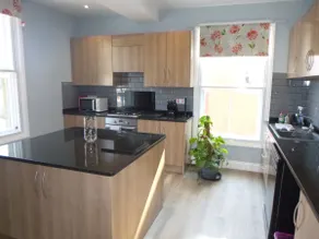 Clarendon - Luxury Apartment - Image 4