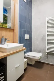 Kronsmart Apartment: Cozy Fireplace & Free Parking - Image 3