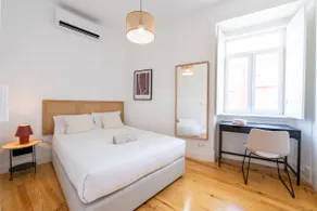 Sunny Lisbon Apartments by Soulplaces - Image 5