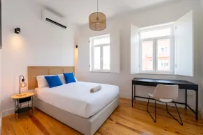 Sunny Lisbon Apartments by Soulplaces - Image 2