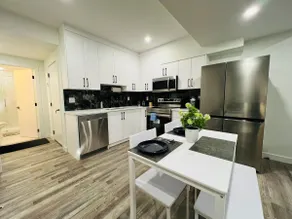 Luxury Guest Suite In SW Calgary - Image 2