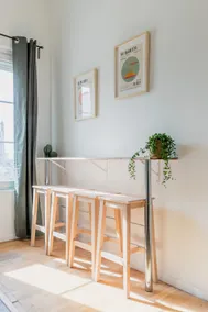Charming mezzanine studio bathed in sunlight - Image 4