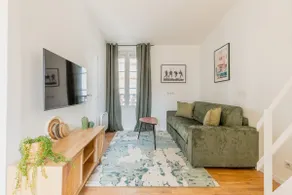 Charming mezzanine studio bathed in sunlight - Image 2