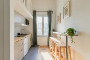 Charming mezzanine studio bathed in sunlight - Image 3