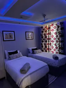 Basildon Retreat Cozy 3-Bedroom Home - Image 3