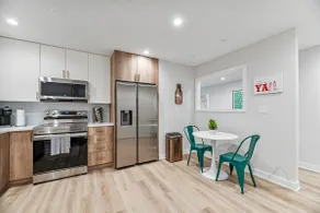 Lux Apartment, 2 bed/2 bath, Parking, Brand NEW - Image 3