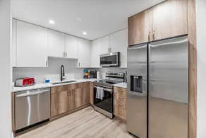 Lux Apartment, 2 bed/2 bath, Parking, Brand NEW - Image 4