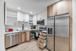 Lux Apartment, 2 bed/2 bath, Parking, Brand NEW - Image 5