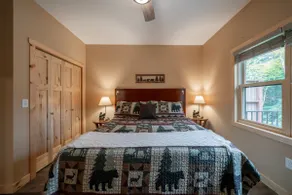 Deluxe 4BR Lakefront Two Level Duplex - Image 5