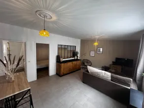 Elegant 1-bedroom apartment near the station and city center. - Image 2