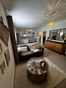 Elegant 1-bedroom apartment near the station and city center. - Image 1