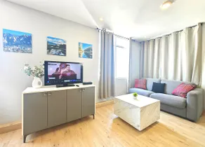 Lovely New 3 Bedroom Apt w/ Parking + Location +AC - Image 5