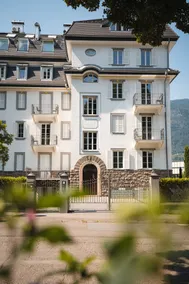 Luxury & Privacy, 3 Double Bedrooms Balcony Garage - Image 2