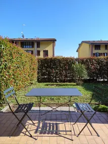 Studio apartment with private garden - Image 2
