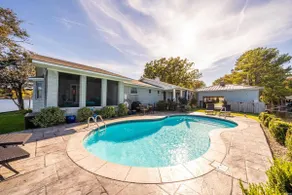 Hamilton Peninsula Paradise With Pool - Image 5