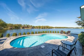 Hamilton Peninsula Paradise With Pool - Image 3