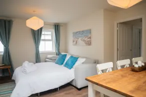 Stylish Saltash Oasis - Image 5