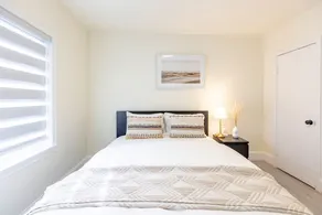 Vancouver Cozy Cove - Image 2