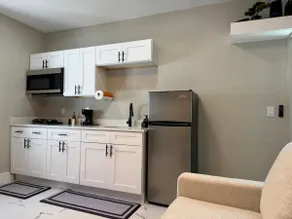Sky Nest | Near Airport & Stadium | Pets | Keypad - Image 4