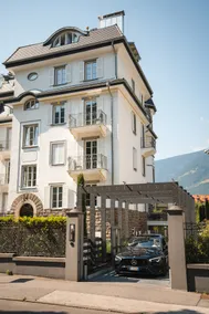 Refined, 2 double bedrooms, garage included - Image 2