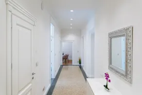Refined, 2 double bedrooms, garage included - Image 4