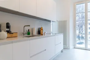 Refined, 2 double bedrooms, garage included - Image 3
