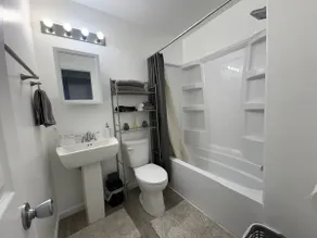 Lovely 1BR Apt in Sycamore - Image 5