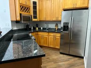 2BR Super Patio W/Free Parking - Image 5