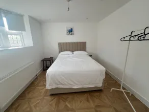 Luxury 4BR Bungalow - Image 2