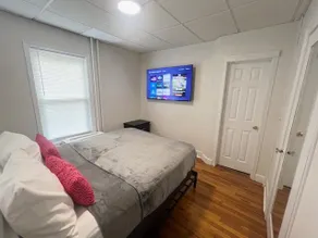 Cozy Home 5 STAR AREA W/Parking - Image 3