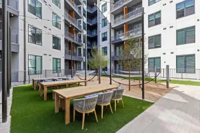 Lux 1BR Near Domain & DT+ Amenities & Free Parking - Image 4