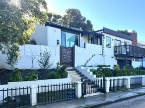 Modern 3BR/3.5BA House with Parking & Laundry - Image 2