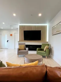 Modern 3BR/3.5BA House with Parking & Laundry - Image 5