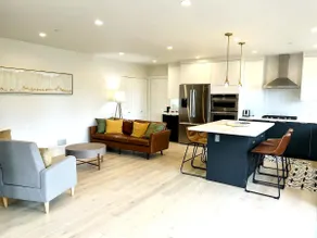 Modern 3BR/3.5BA House with Parking & Laundry - Image 4