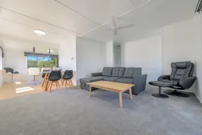 Renovated 3 bedroom home : Sleeps 8 : Fast WiFi - Image 3