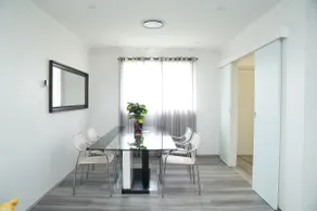 Modern 3BR Free parking Patio - Image 4
