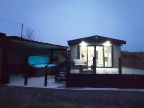 Waters Edge Lodge 1 - near Lake Vyrnwy, M Wales - Image 2