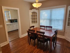 4 Bedroom City House with Porch, Deck & Pets - Image 4
