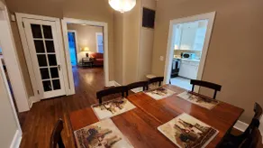 4 Bedroom City House with Porch, Deck & Pets - Image 5