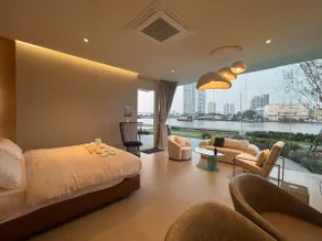 RARE! Panoramic Riverside Suite at Rarin Venue - Image 3