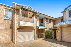 McNaughton Townhouse - Image 2
