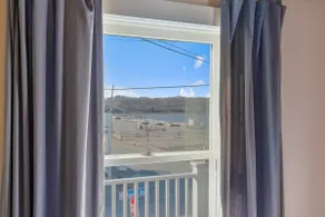 Renovated Coastal Haven: Camp Ellis Classic Escape - Image 5